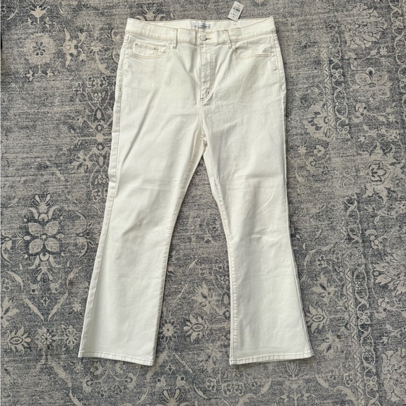 Ladies cropped kick flare loft, jeans, white size 12 NWT - Picture 1 of 3